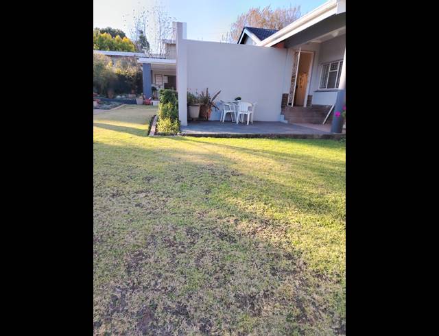 4 BEDROOM FREEHOLD FOR SALE IN HUTTENHEIGHTS